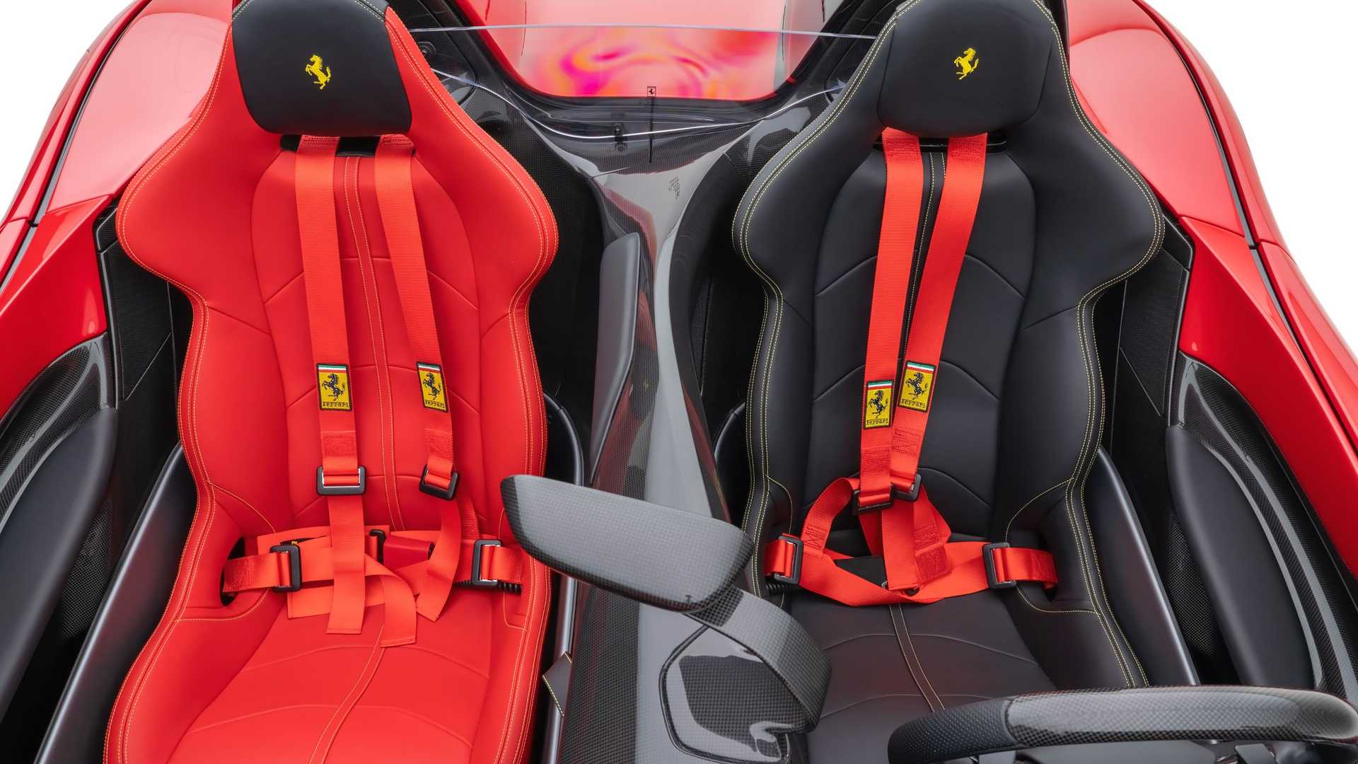 Mansory 为法拉利 Monza SP2 提供红色排气管小套件