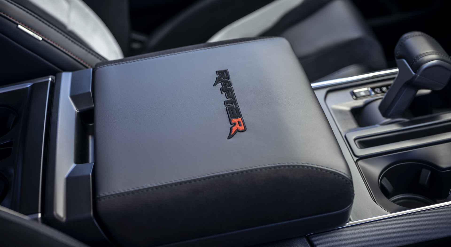 搭5.2L V8发动机 福特F-150猛禽R发布