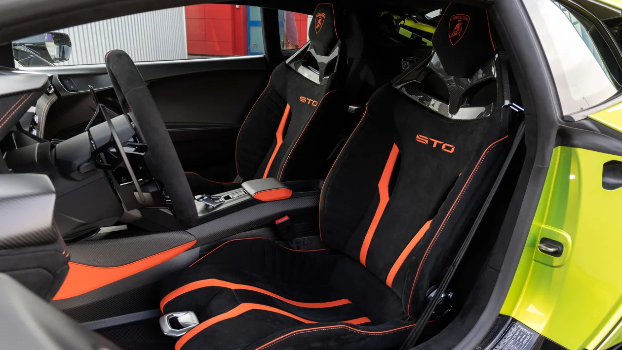 兰博基尼 Huracán STO 2022 回顾 – 与迈凯伦 765LT 相抗衡的终极 V10 Lambo