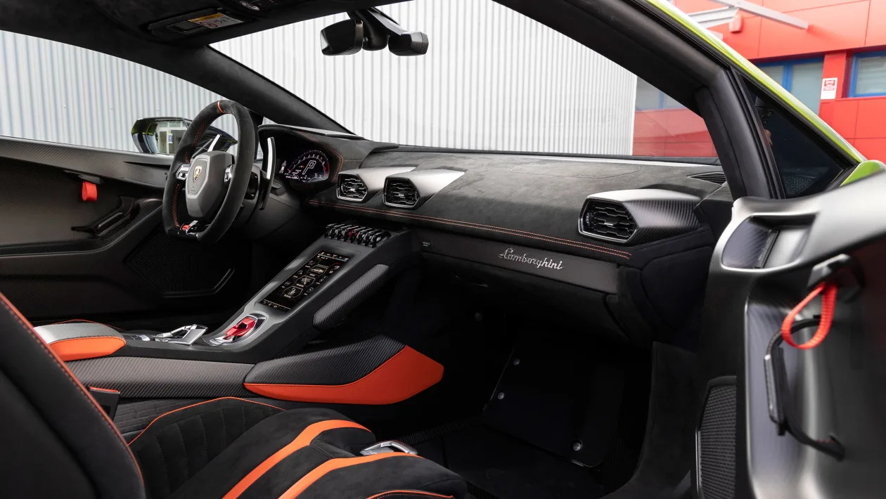 兰博基尼 Huracán STO 2022 回顾 – 与迈凯伦 765LT 相抗衡的终极 V10 Lambo