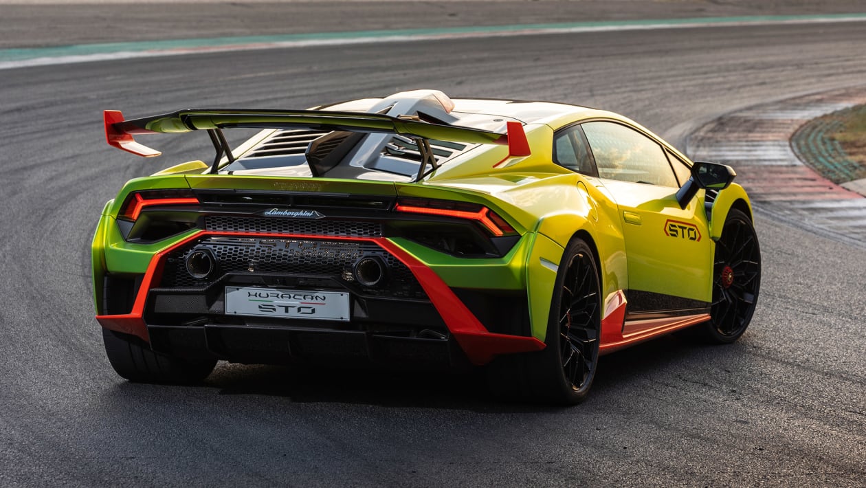 兰博基尼 Huracán STO 2022 回顾 – 与迈凯伦 765LT 相抗衡的终极 V10 Lambo