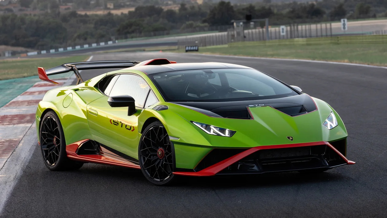兰博基尼 Huracán STO 2022 回顾 – 与迈凯伦 765LT 相抗衡的终极 V10 Lambo