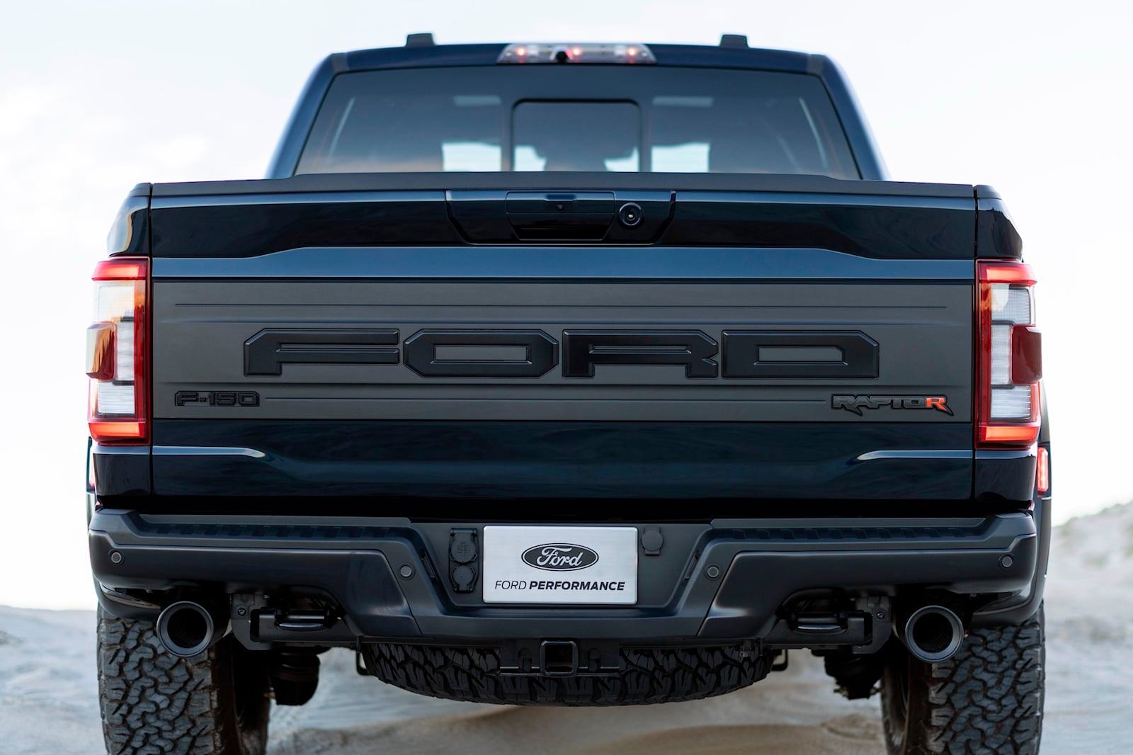 超级卡车大战：福特 F-150 Raptor R VS Ram 1500 TRX