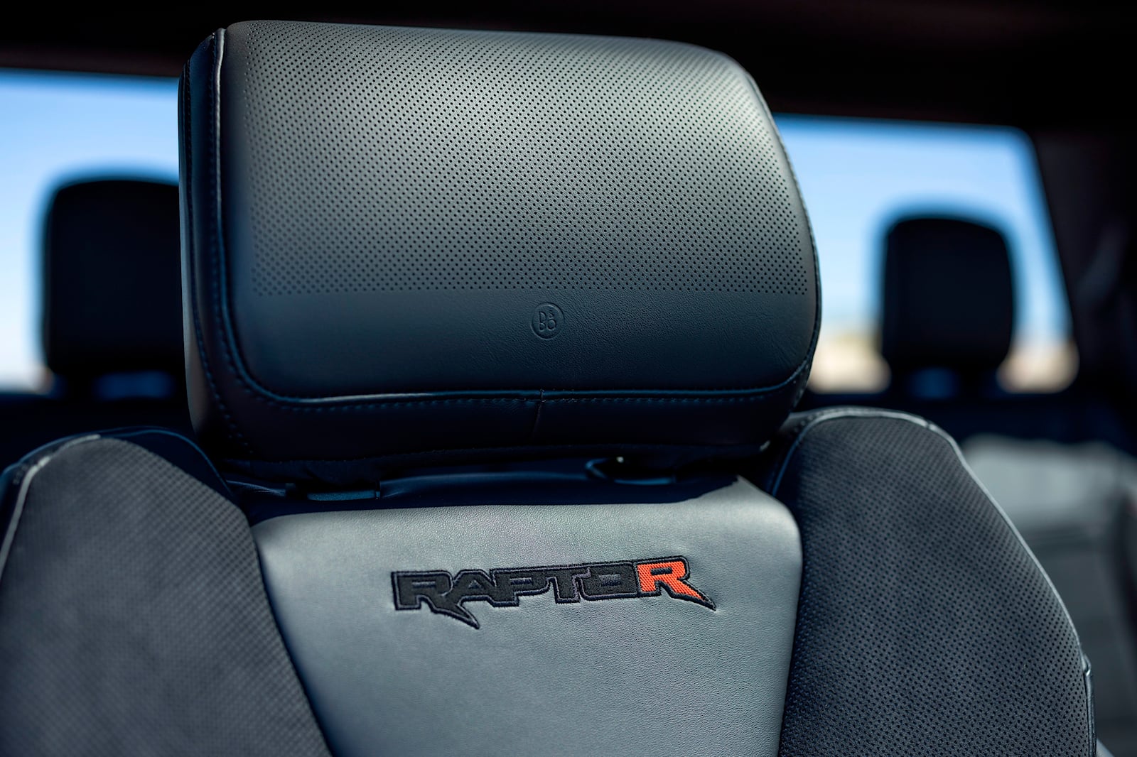 超级卡车大战：福特 F-150 Raptor R VS Ram 1500 TRX