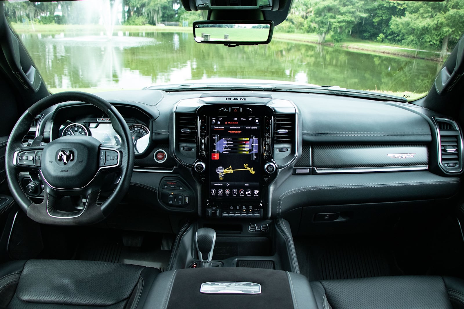 超级卡车大战：福特 F-150 Raptor R VS Ram 1500 TRX