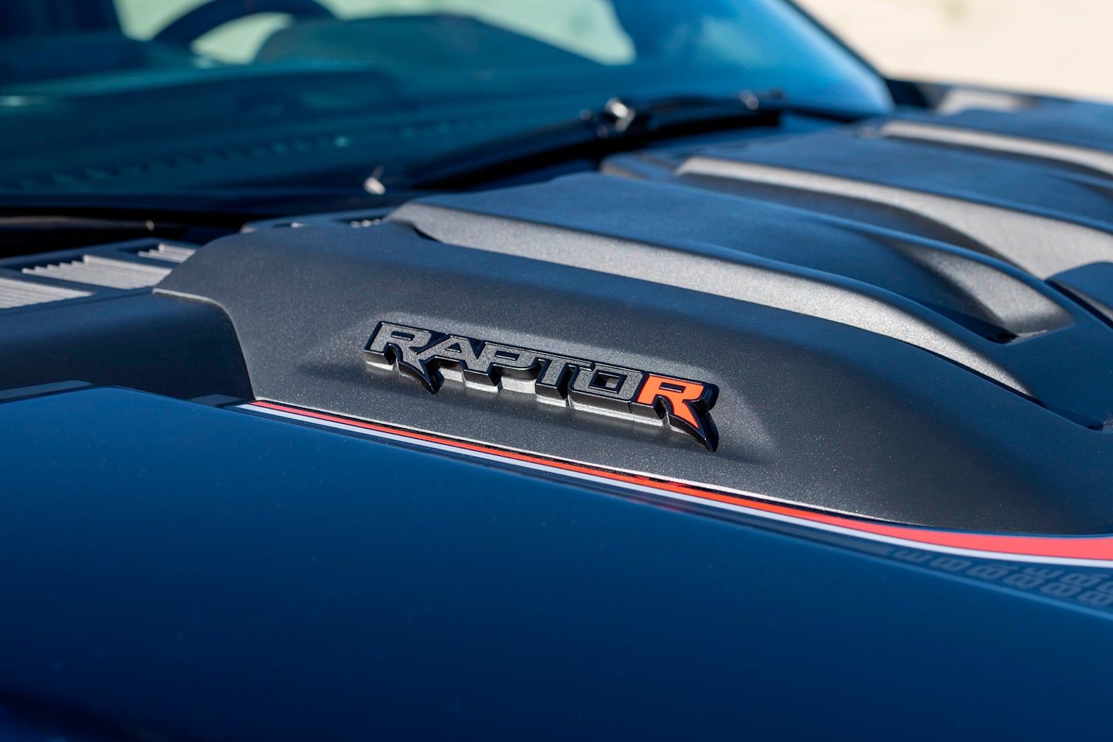 超级卡车大战：福特 F-150 Raptor R VS Ram 1500 TRX