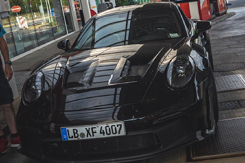 新款保时捷 911 GT3 RS 配备定制倍耐力轮胎