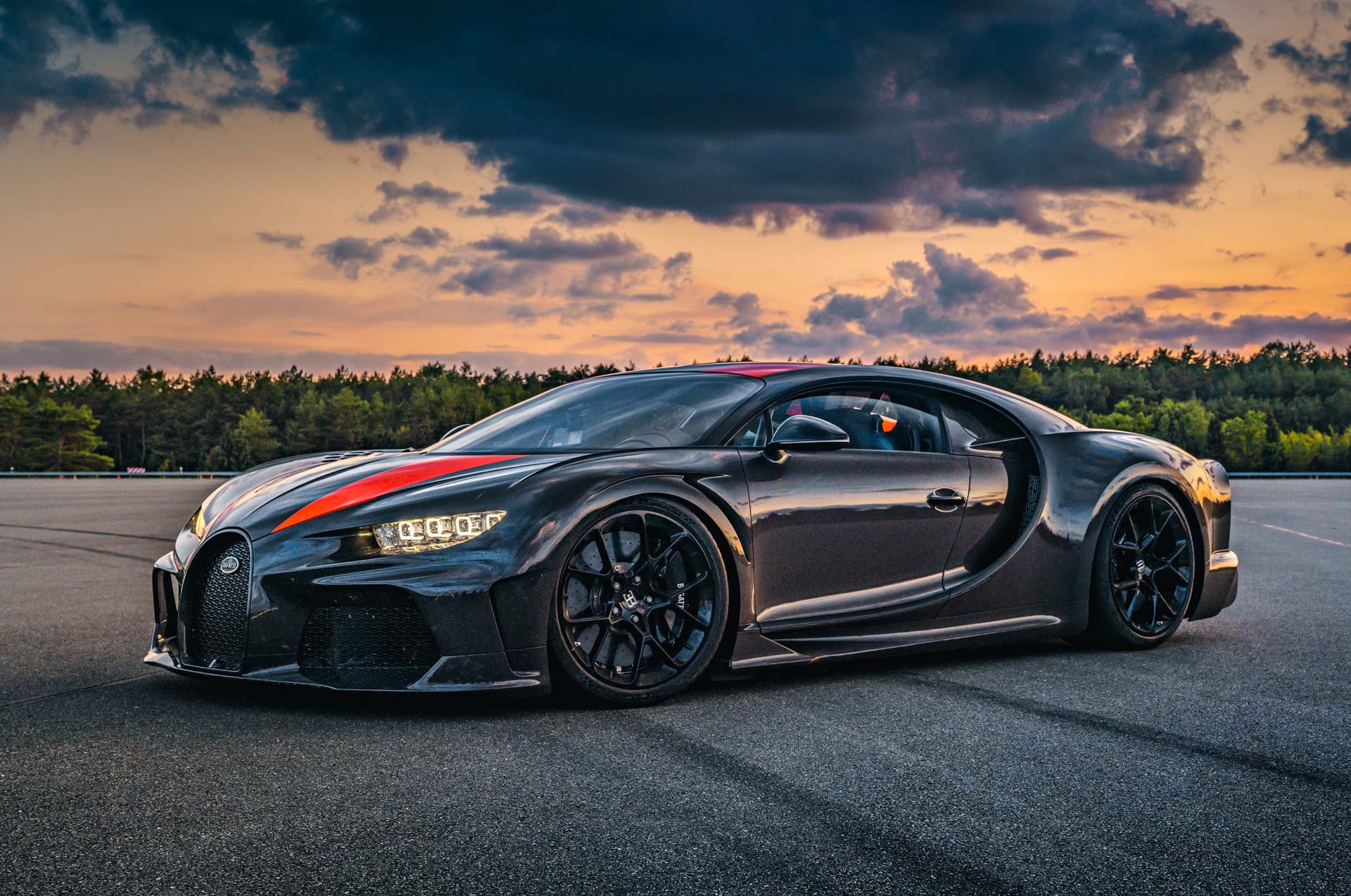 30台布加迪Chiron Super Sport 300+全部交付