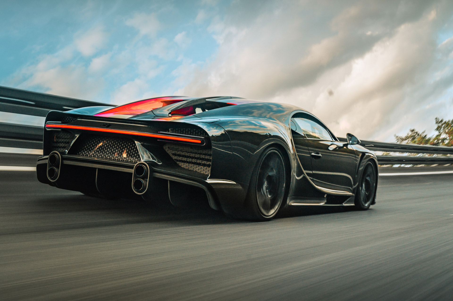 30台布加迪Chiron Super Sport 300+全部交付