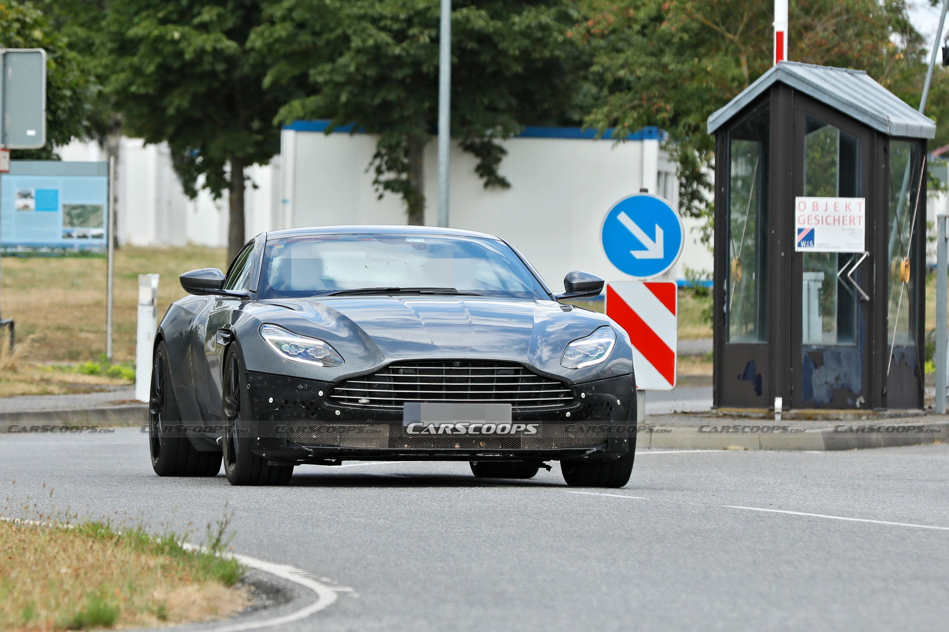 下一代阿斯顿马丁 DB11测试车谍照曝光