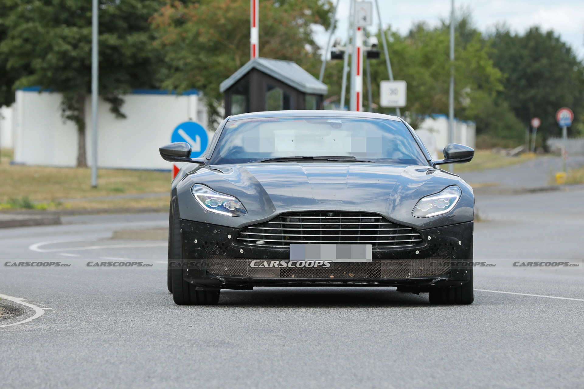 下一代阿斯顿马丁 DB11测试车谍照曝光