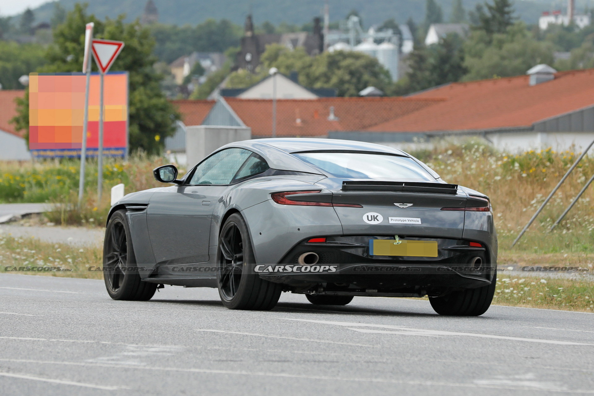 下一代阿斯顿马丁 DB11测试车谍照曝光