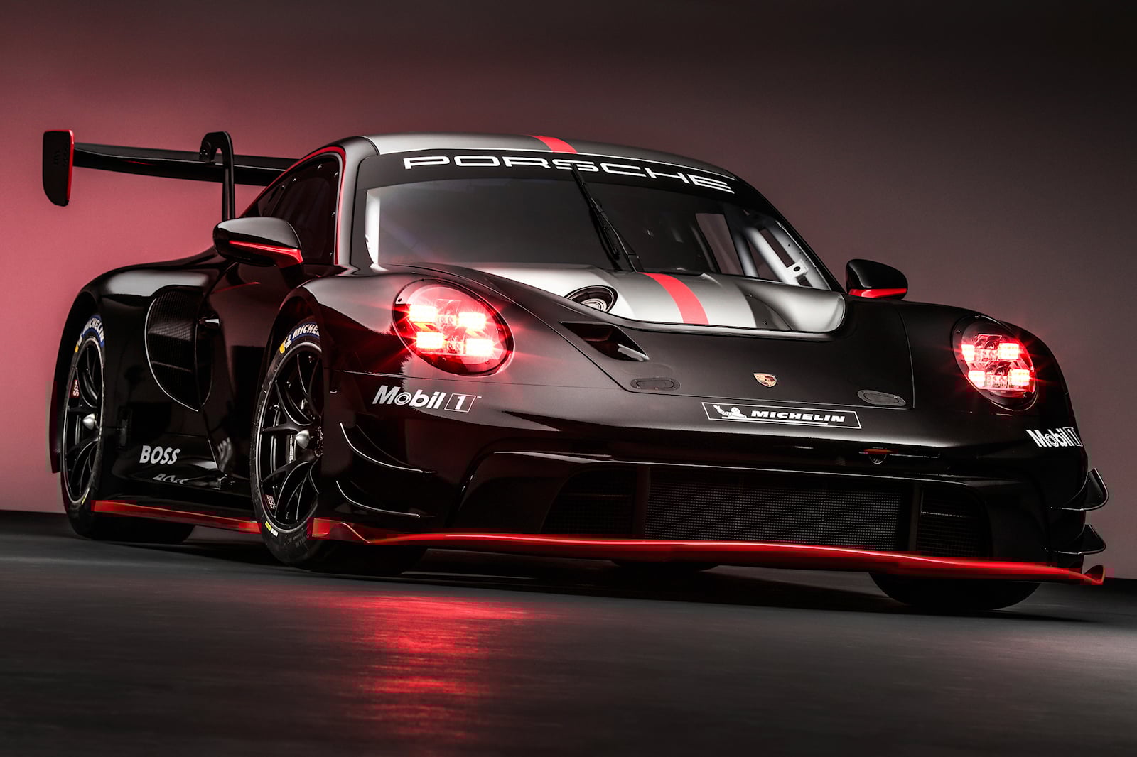 全新保时捷 911 GT3 R 配备 4.2 升六缸发动机