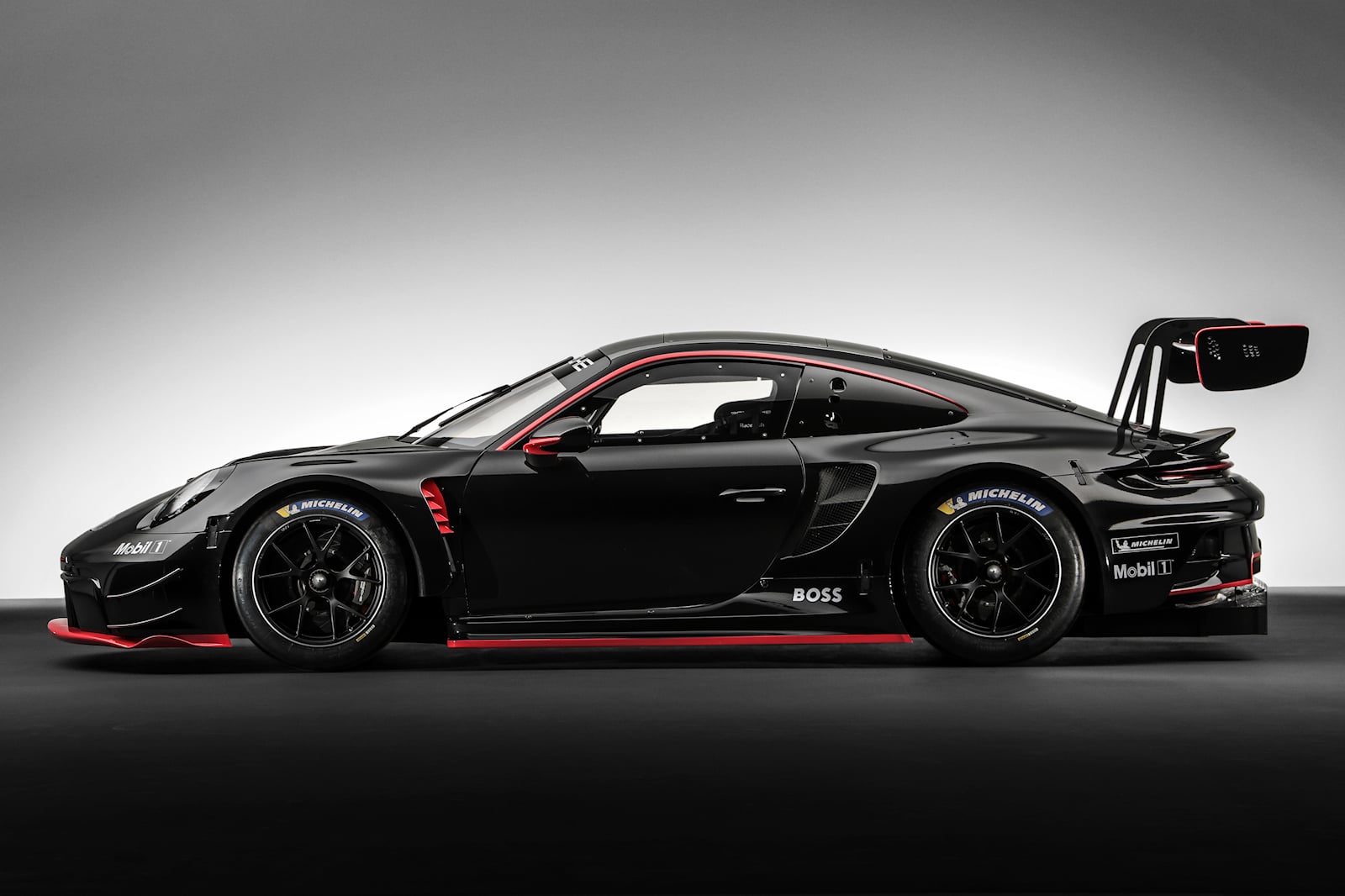 全新保时捷 911 GT3 R 配备 4.2 升六缸发动机