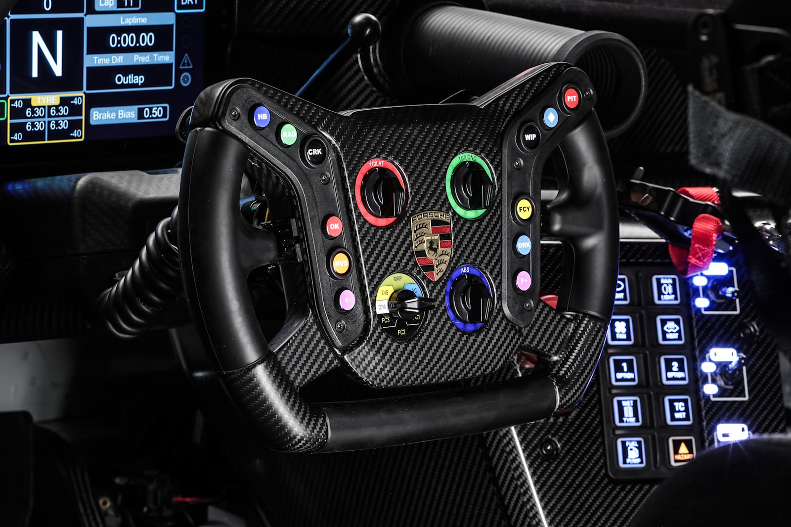 全新保时捷 911 GT3 R 配备 4.2 升六缸发动机
