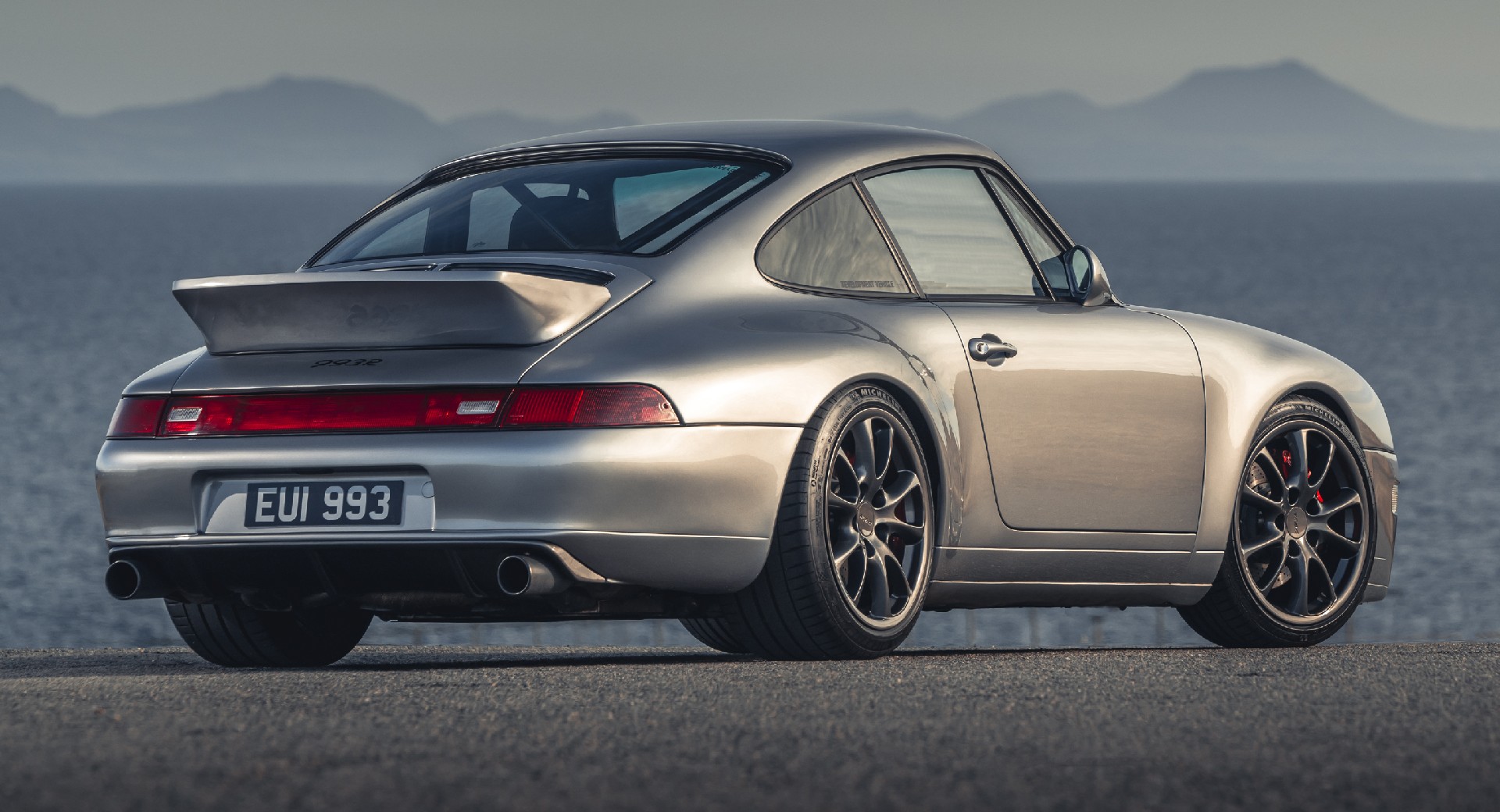 保时捷专家Paul Stephens推出了最新作品 Autoart 993R