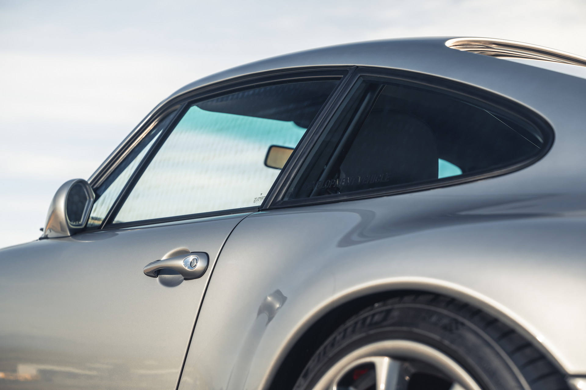 保时捷专家Paul Stephens推出了最新作品 Autoart 993R