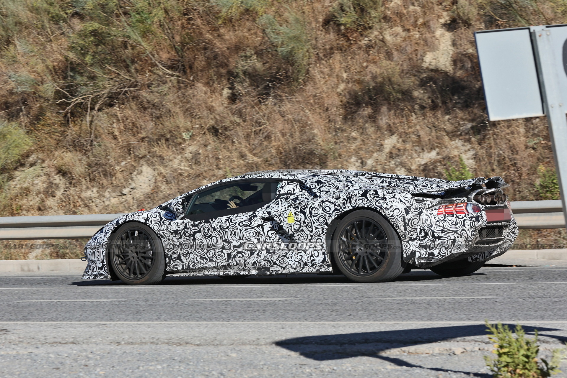 2024年兰博基尼超级跑车：Aventador插电式混合动力V12继任者