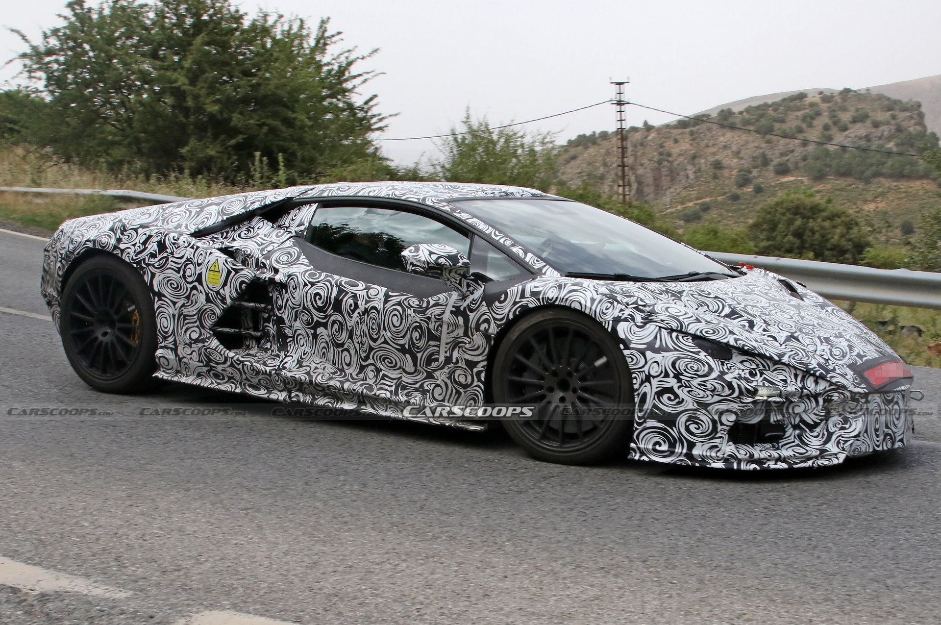 2024年兰博基尼超级跑车：Aventador插电式混合动力V12继任者