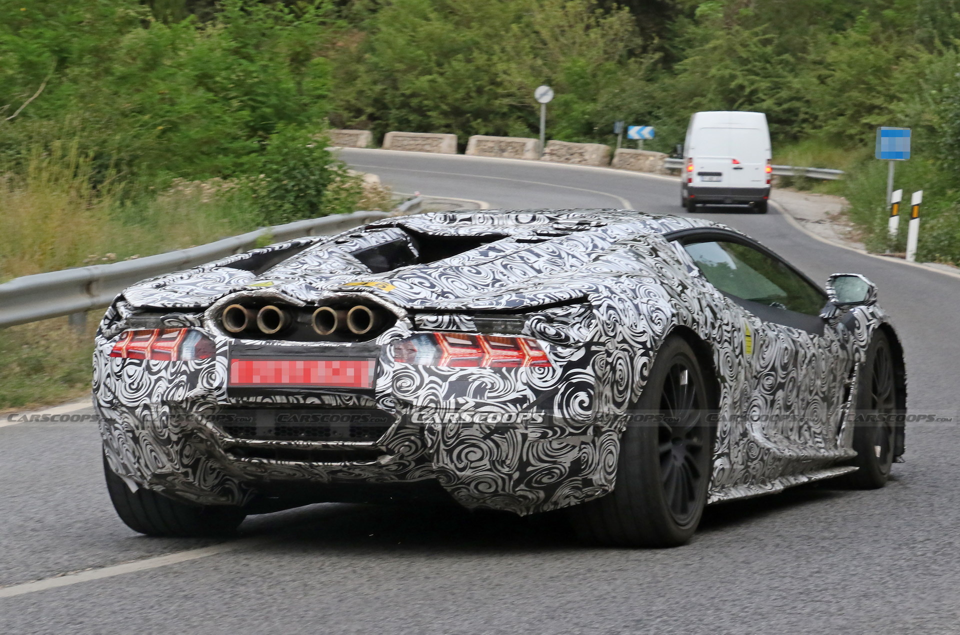 2024年兰博基尼超级跑车：Aventador插电式混合动力V12继任者