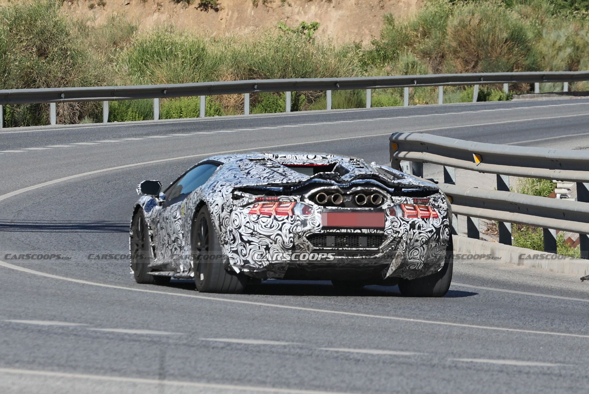 2024年兰博基尼超级跑车：Aventador插电式混合动力V12继任者