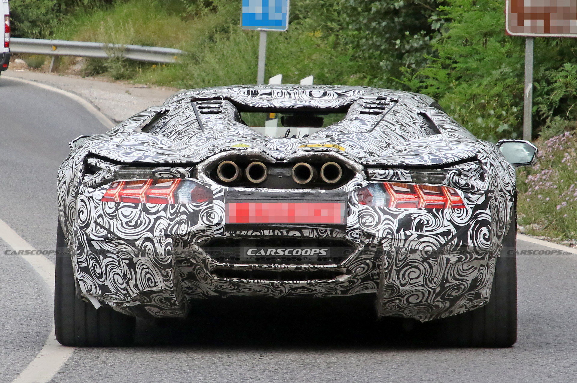 2024年兰博基尼超级跑车：Aventador插电式混合动力V12继任者