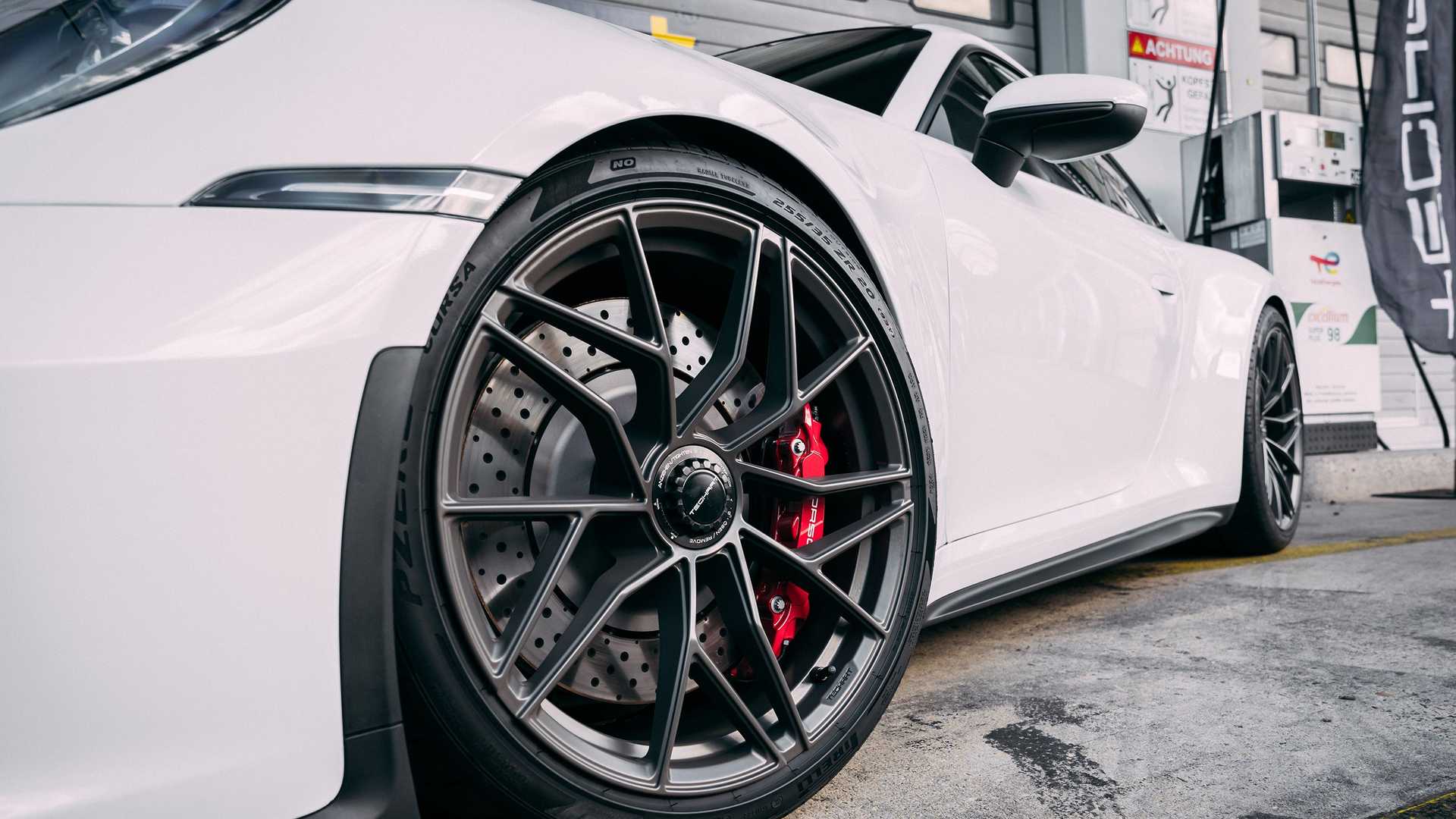 保时捷 911 GT3 从 Techart 获得碳纤维升级