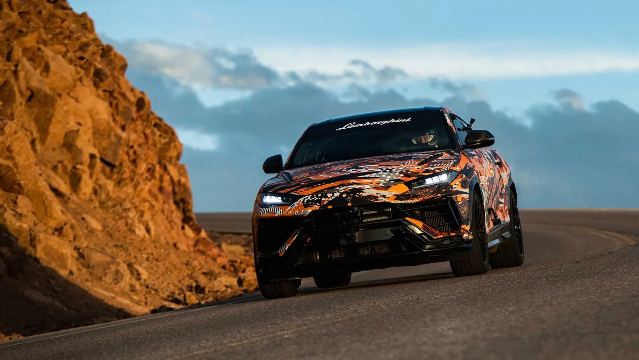 新的高性能兰博基尼 Urus 衍生品打破派克峰 SUV 记录