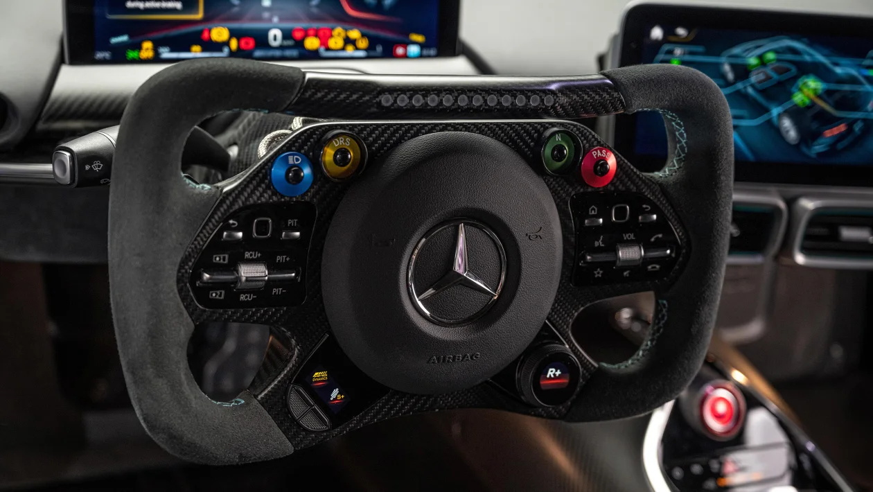 梅赛德斯-AMG One 超级跑车在英国投入生产