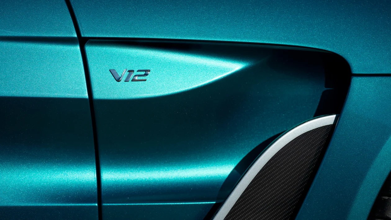 限量版阿斯顿马丁 V12 Vantage Roadster 加入轿跑车