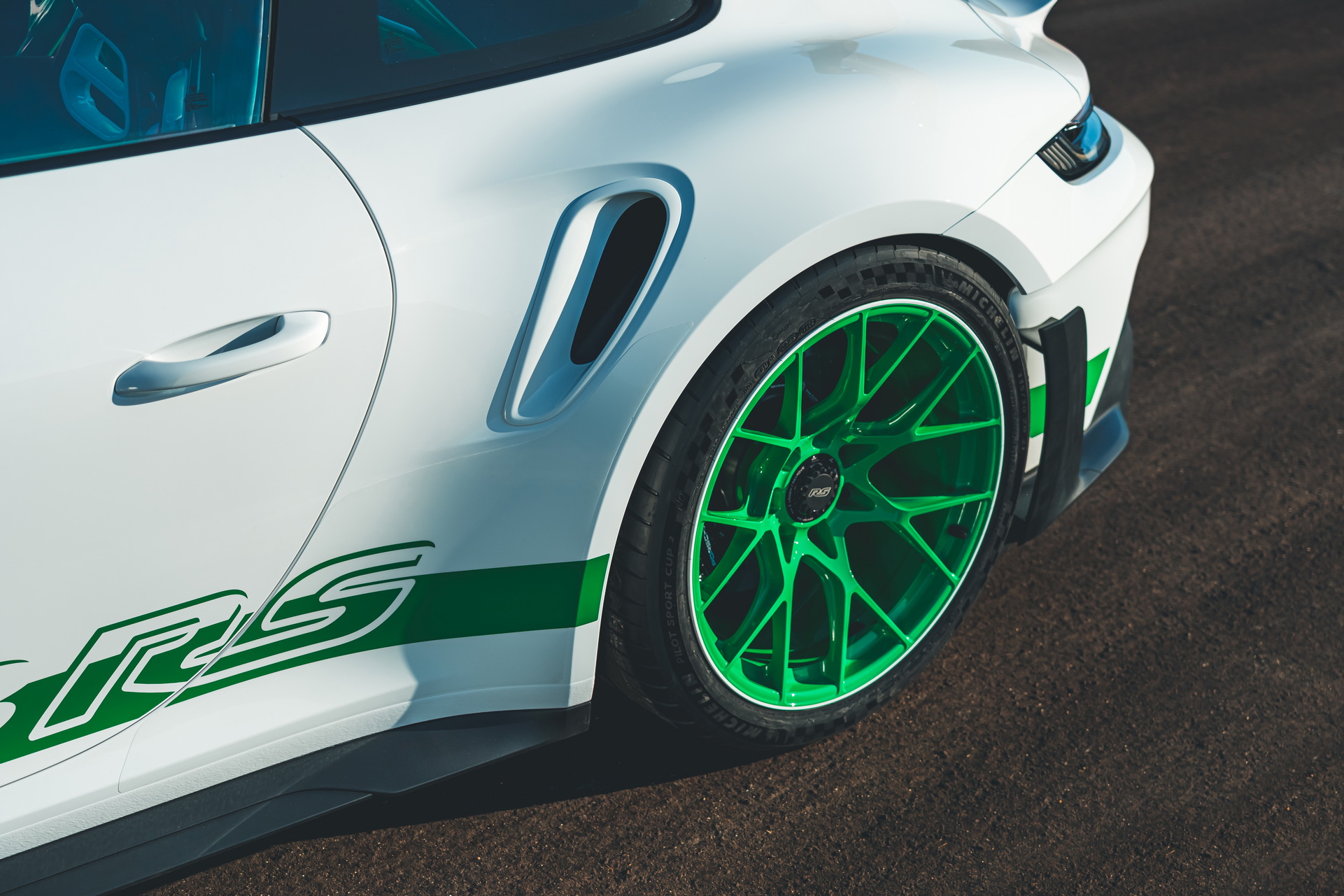 保时捷通过特别版 911 GT3 RS 向Carrera RS 2.7致敬
