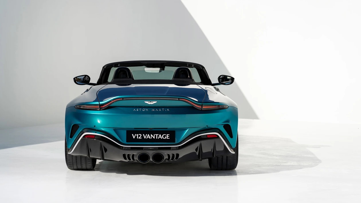 2022圆石滩车展：阿斯顿·马丁V12 Vantage Roadster发布