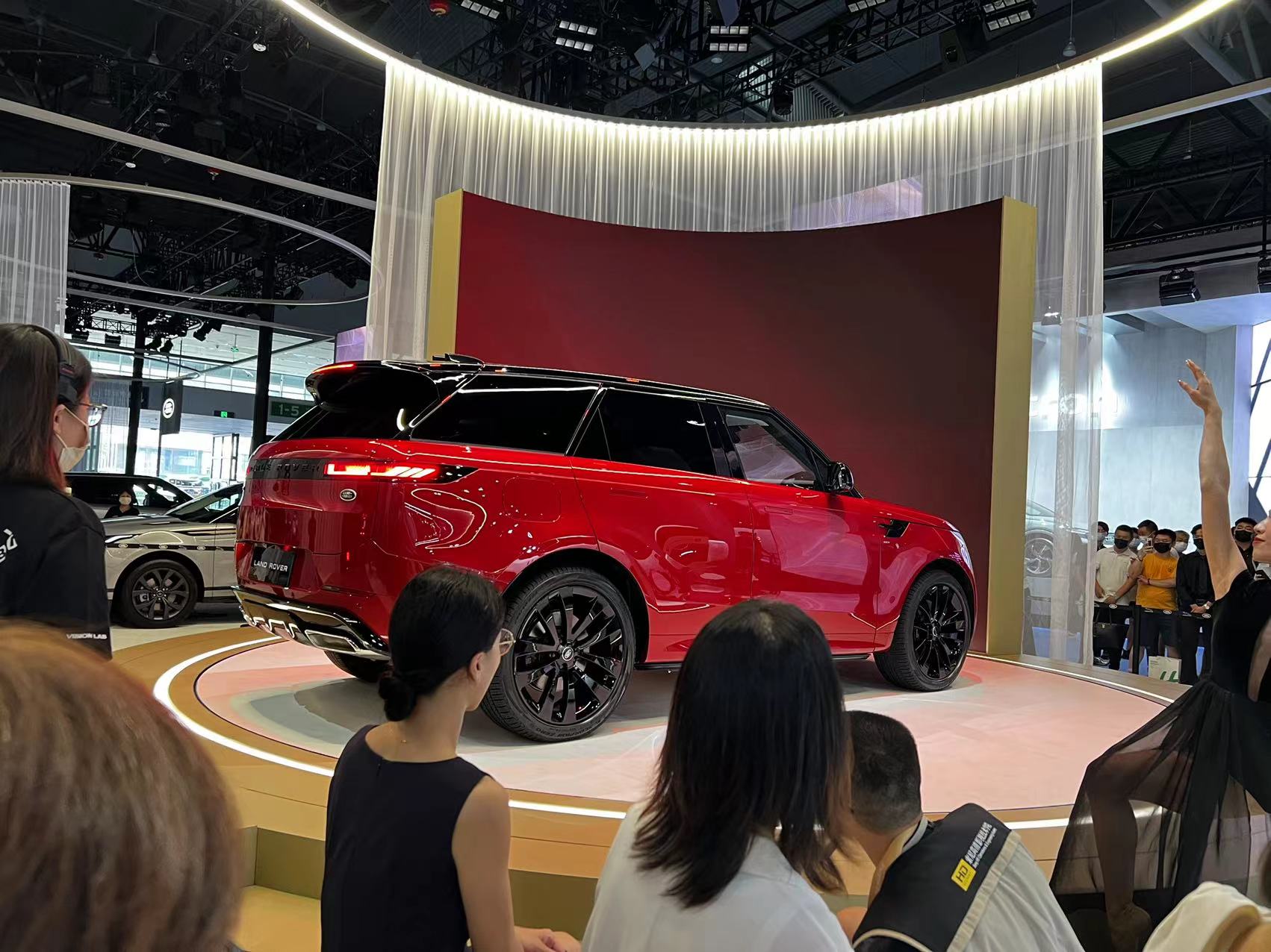 2022成都车展：全新揽胜运动版开启预售