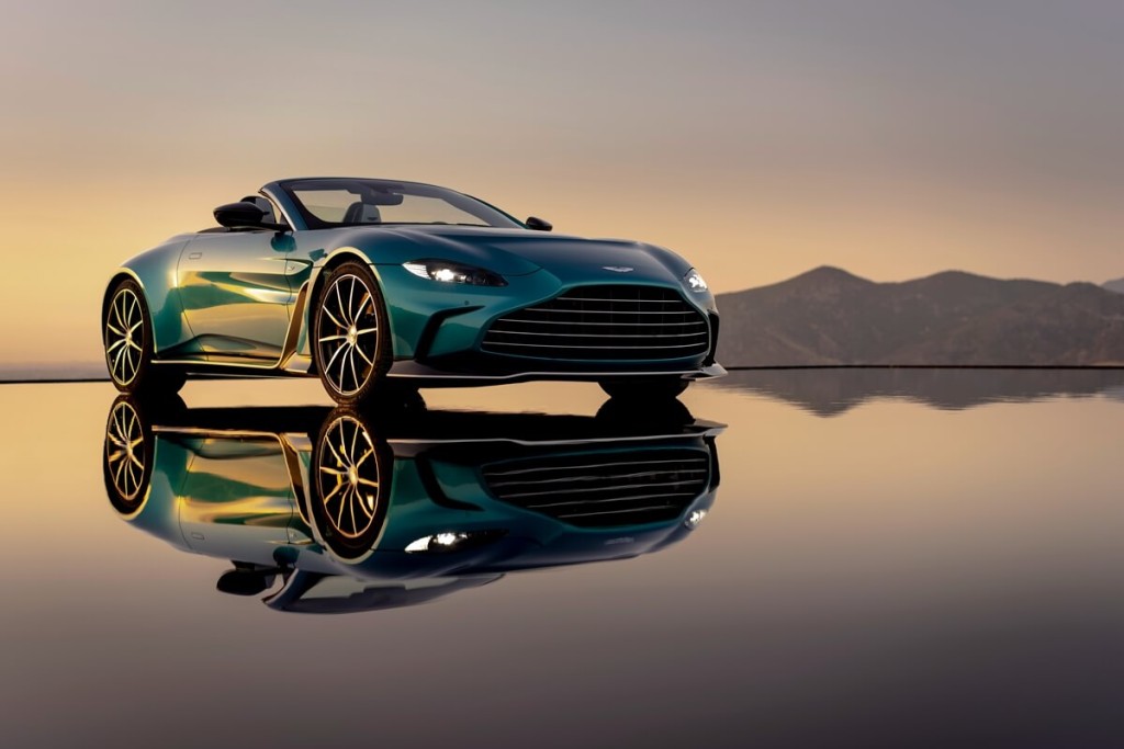 风格、声浪和速度的终极表达！阿斯顿马丁 V12 Vantage Roadster