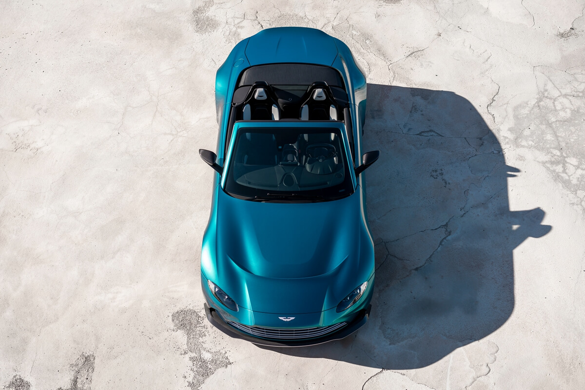 风格、声浪和速度的终极表达！阿斯顿马丁 V12 Vantage Roadster