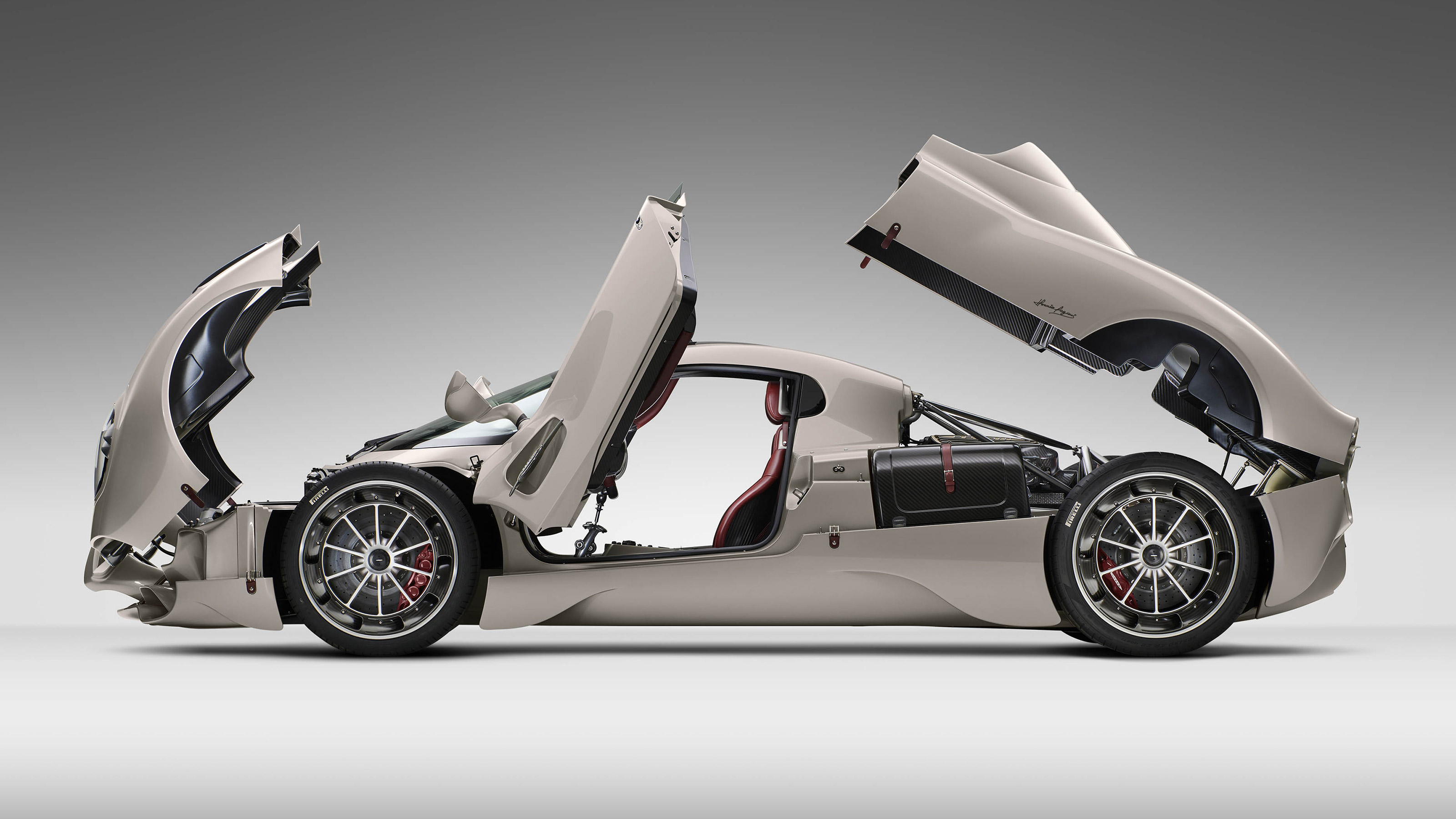 全新帕加尼Utopia正式发布 搭载 852bhp 双涡轮增压 V12发动机
