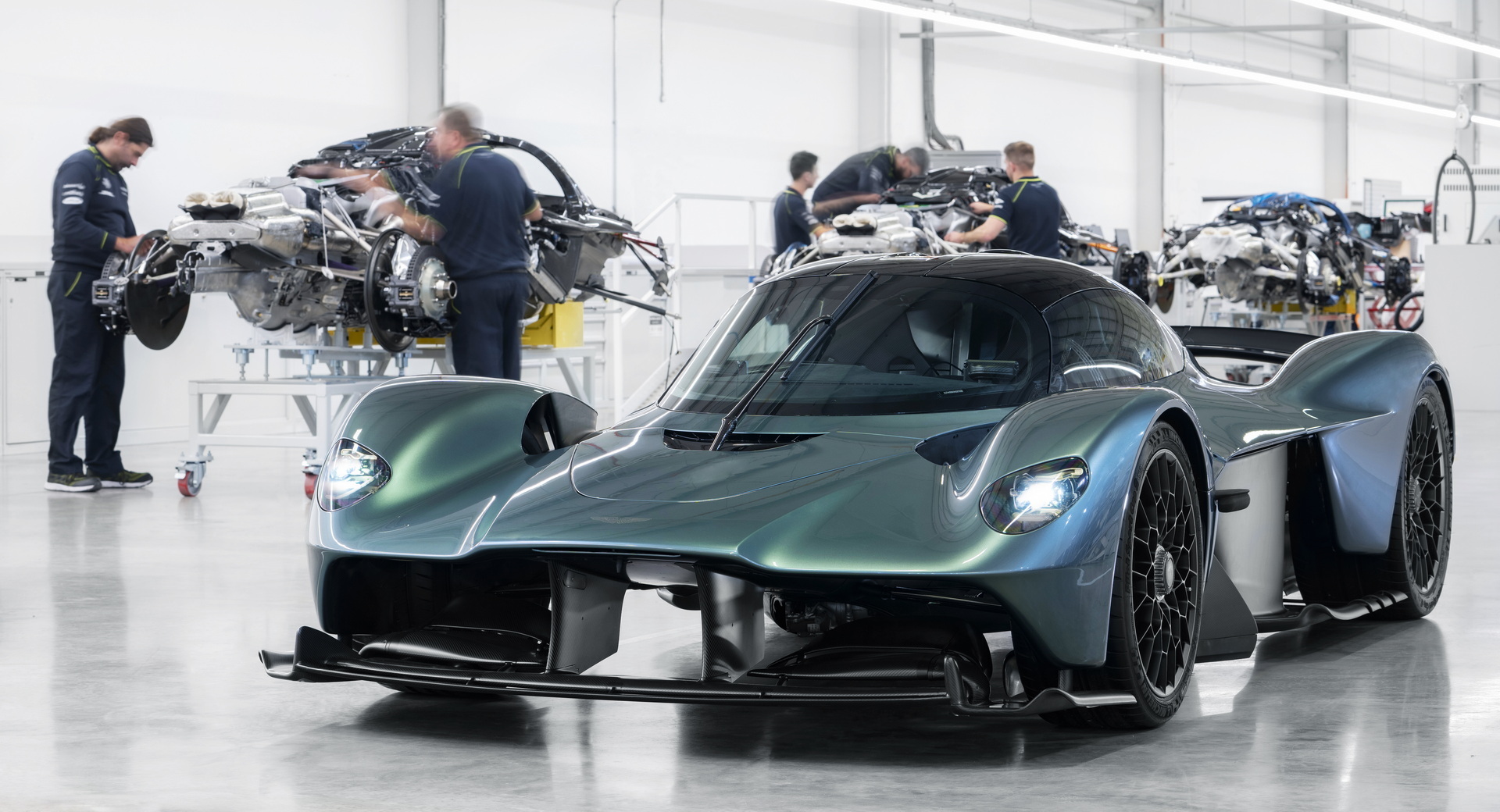 阿斯顿马丁以 1.7 亿美元起诉 Valkyrie Hypercar