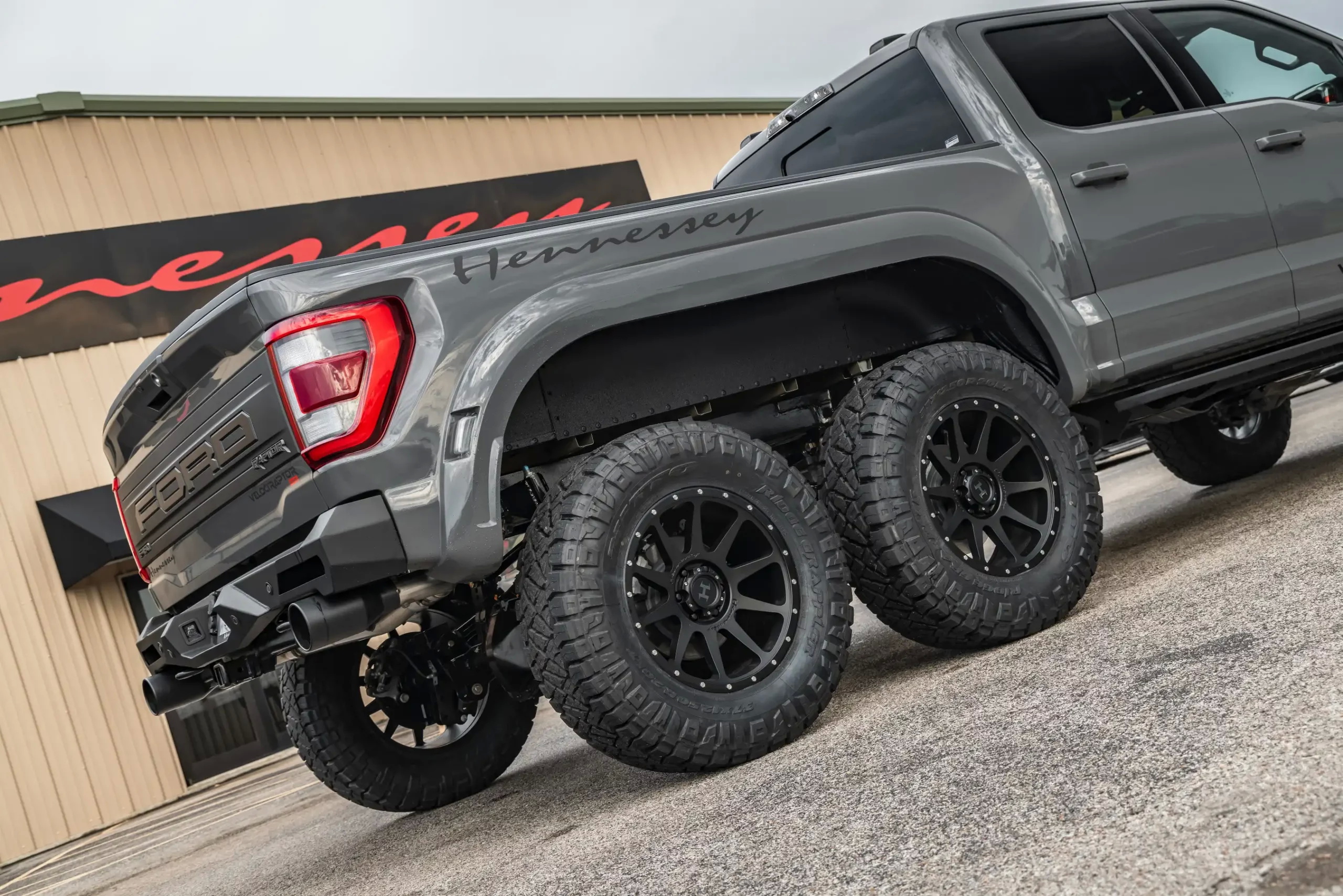 Hennessey VelociRaptor 6x6官图发布