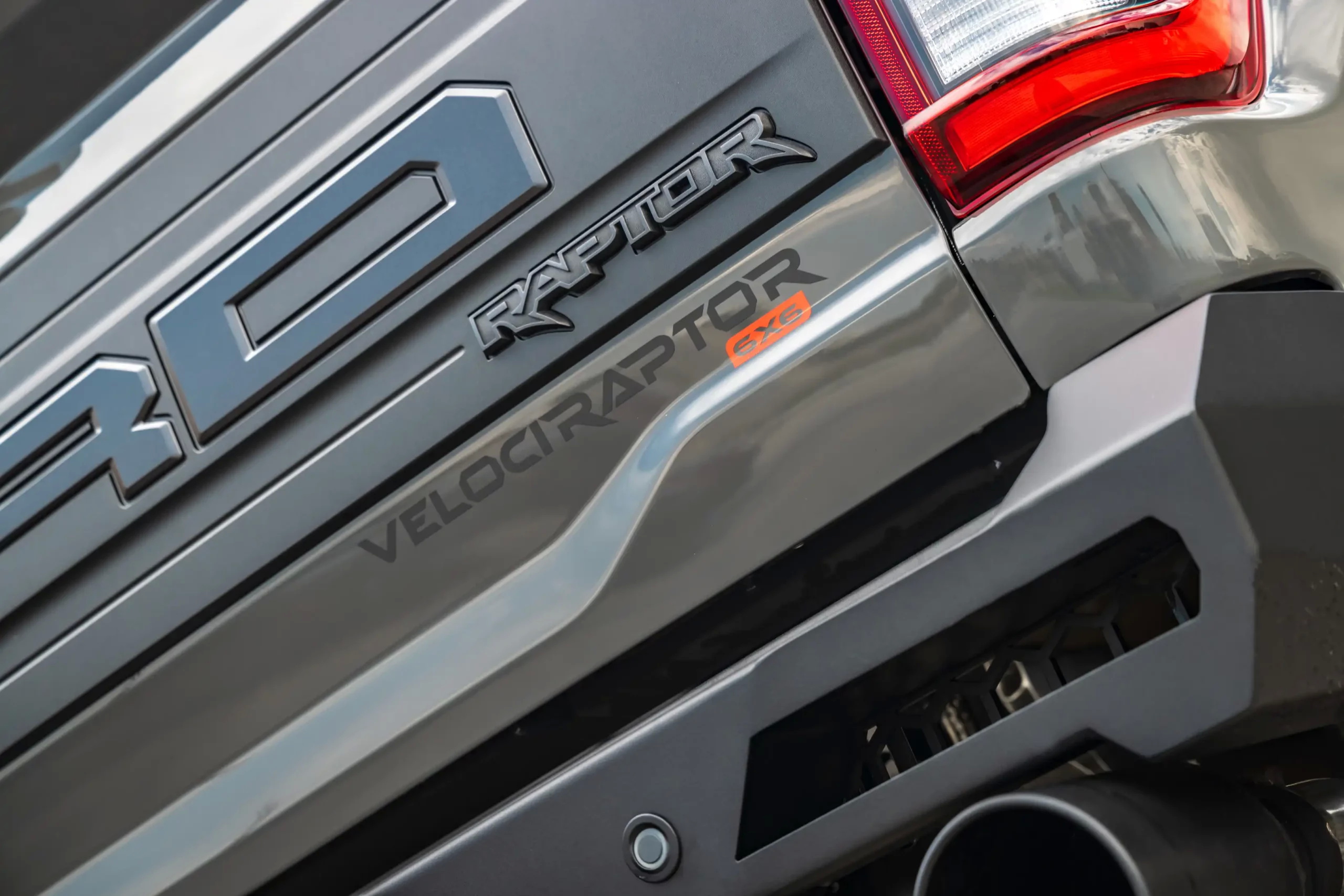 Hennessey VelociRaptor 6x6官图发布