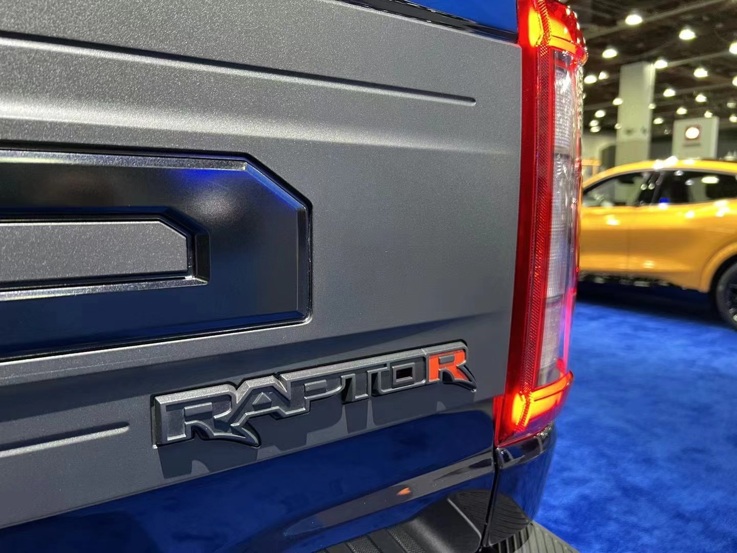 2022北美车展：福特F-150猛禽R发布