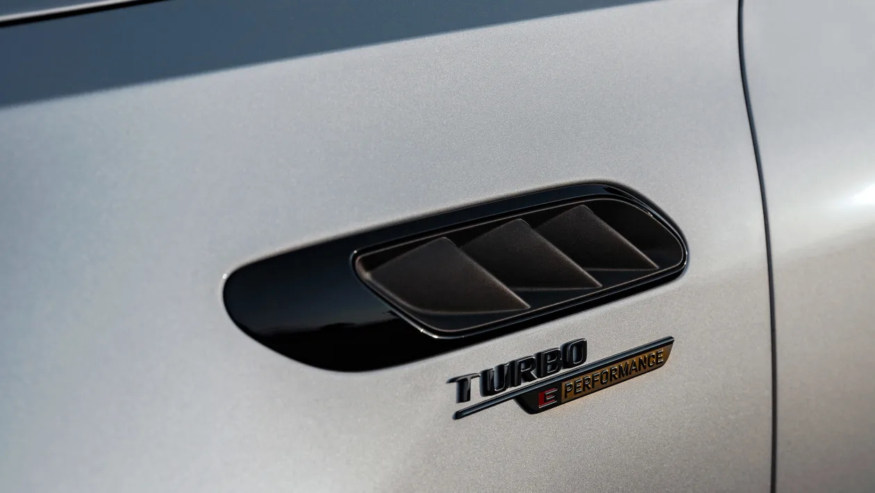最强2.0T 全新梅赛德斯-AMG C 63 S官图
