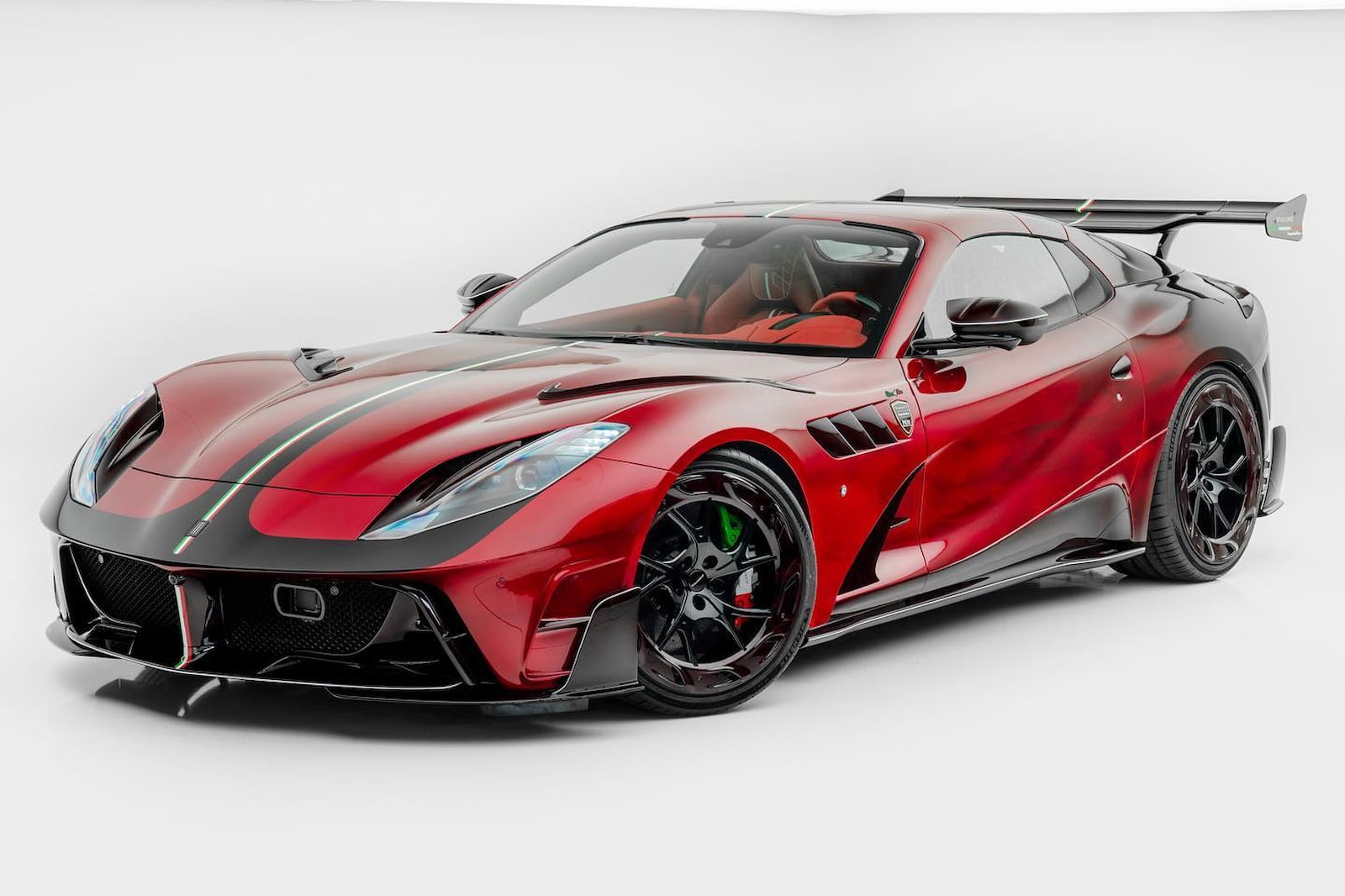 Mansory 推出名为 Stallone Tempesta Nera 的 One-Off 法拉利 812 GTS