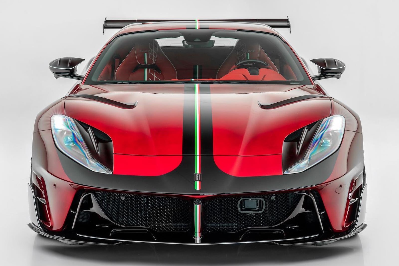 Mansory 推出名为 Stallone Tempesta Nera 的 One-Off 法拉利 812 GTS
