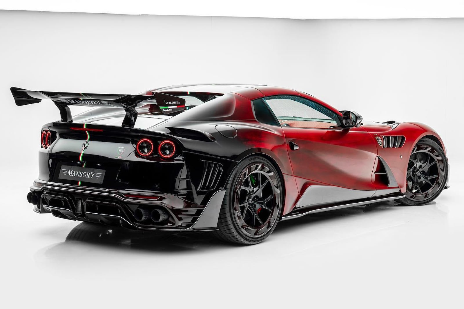 Mansory 推出名为 Stallone Tempesta Nera 的 One-Off 法拉利 812 GTS