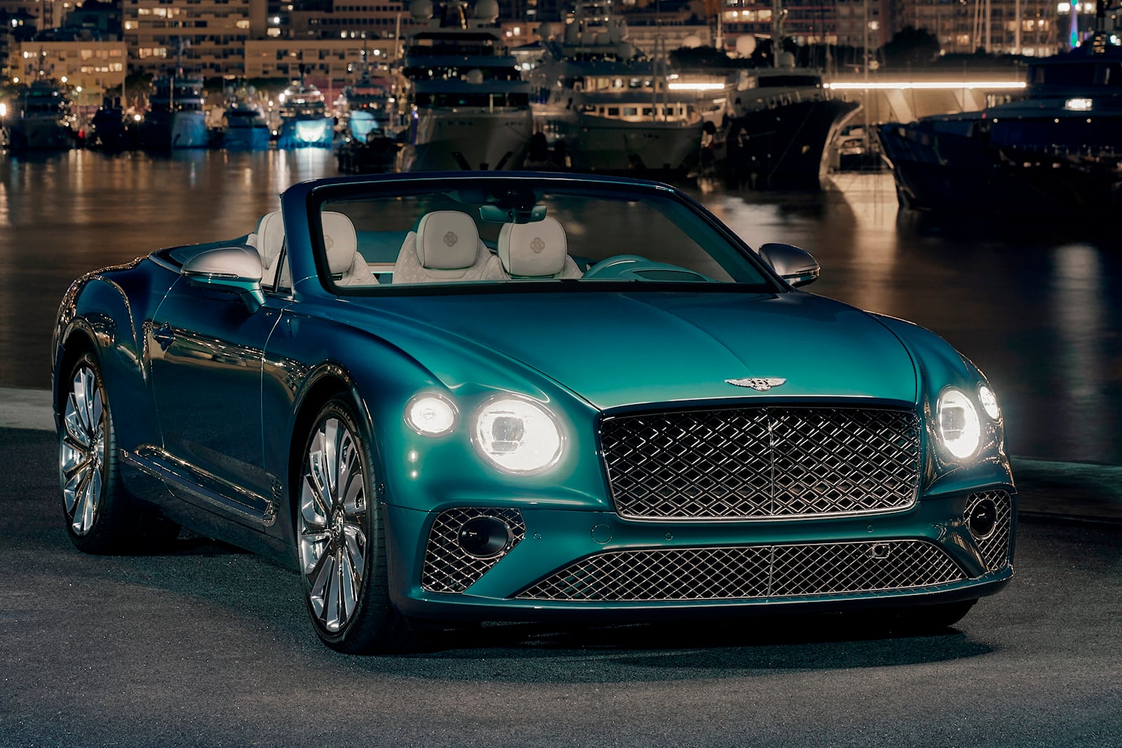 宾利 Mulliner Riviera 系列亮相