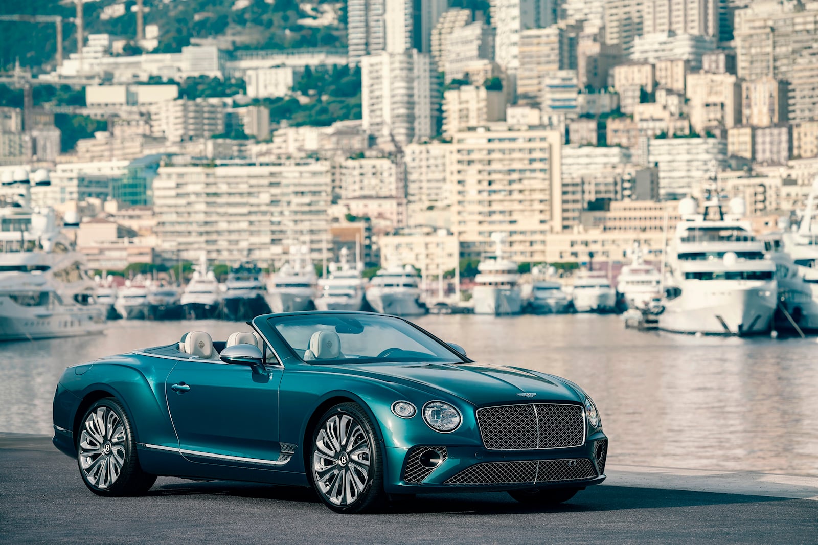 宾利 Mulliner Riviera 系列亮相