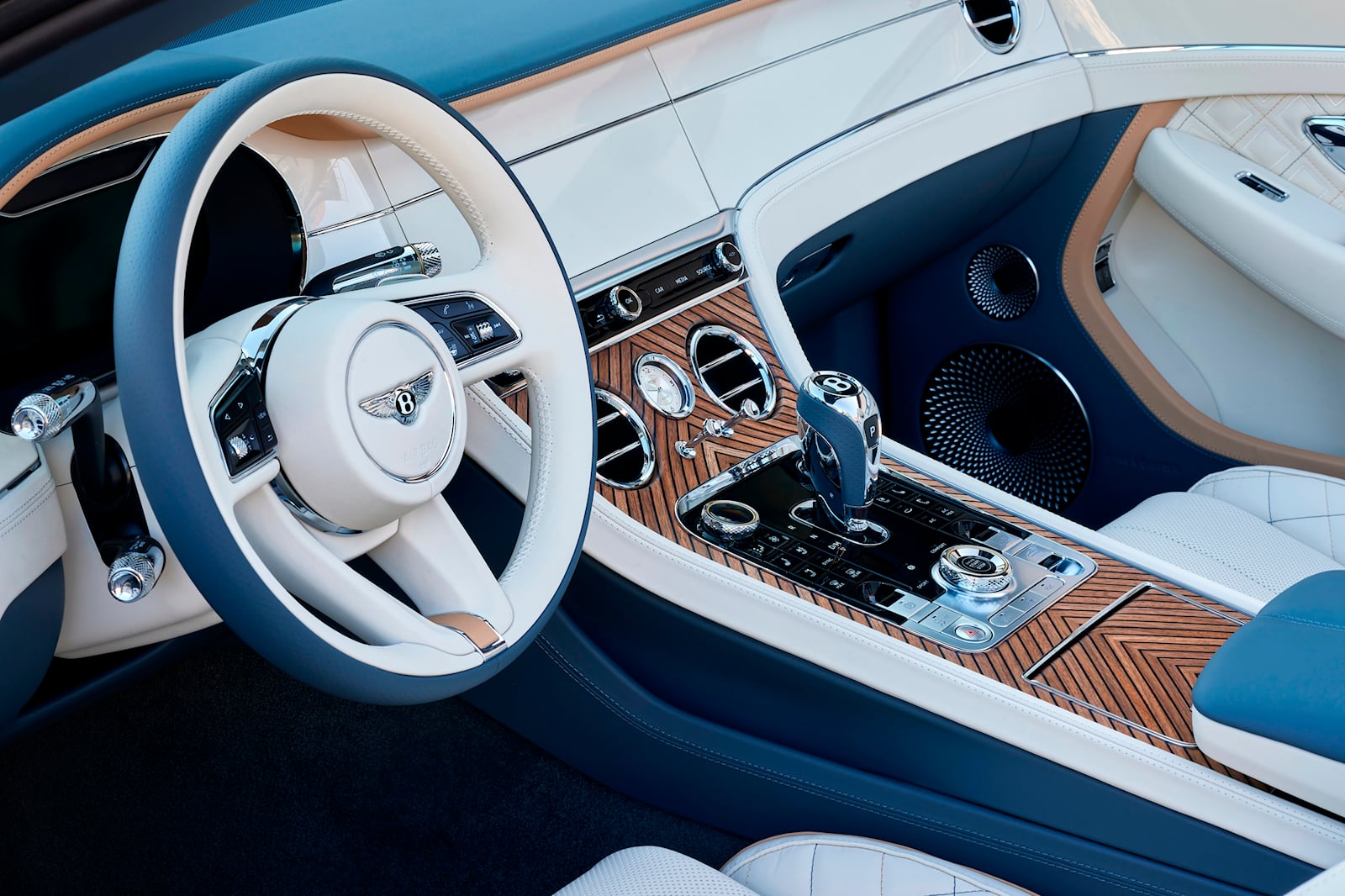 宾利 Mulliner Riviera 系列亮相
