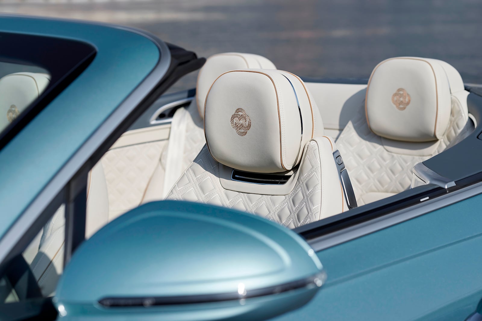 宾利 Mulliner Riviera 系列亮相