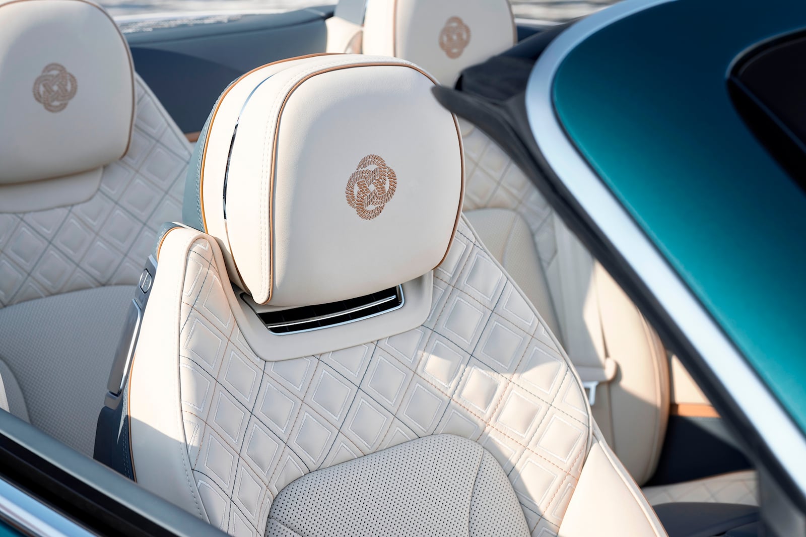 宾利 Mulliner Riviera 系列亮相