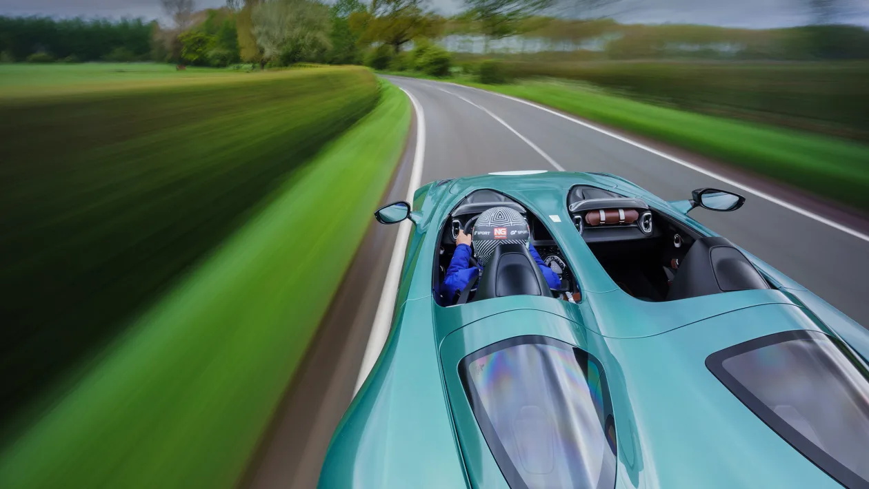阿斯顿马丁 V12 Speedster 评测：法拉利Monza的敞篷竞争对手